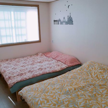 Ocean Capsule Guesthouse Gangneung Esterno foto