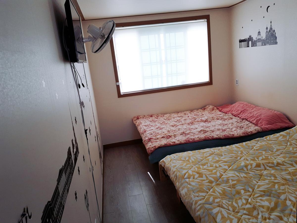 Ocean Capsule Guesthouse Gangneung Esterno foto